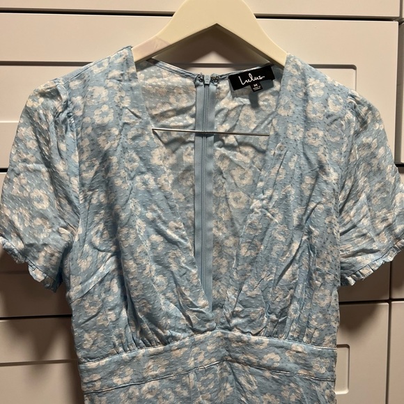 Gorgeous pastel blue & white Lulus mid thigh dress (D1) - Picture 7 of 8